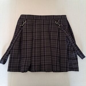 Hot Topic, size medium, Gray and black